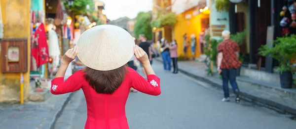 Mujer Feliz Vistiendo Vestido Vietnamita Dai Viajero Asiático Turismo Hoi — Foto de Stock