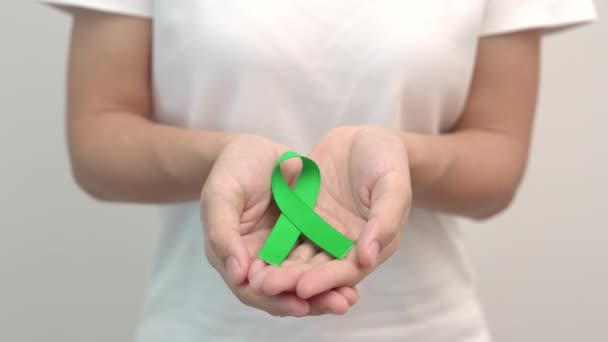 Mão Segurando Fita Verde Para Fígado Vesícula Biliar Ducto Biliar — Vídeo de Stock