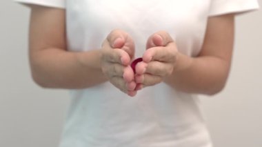 Aralık ayı için Kırmızı Kurdele Günü, çoklu miyelom kanseri farkındalığı ayı ve Ulusal Kırmızı Kurdele Haftası. Sağlık ve dünya kanser günü konsepti