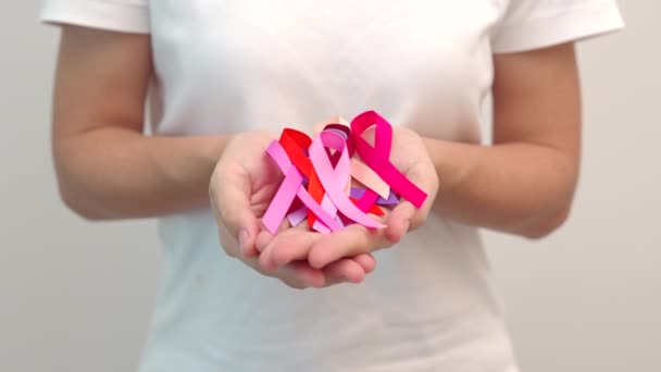 Dia Mundial Cancro Fevereiro Fitas Coloridas Para Apoiar Pessoas Que — Vídeo de Stock