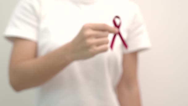 Ruban Rouge Main Pour Décembre Journée Mondiale Sida Mois Sensibilisation — Video