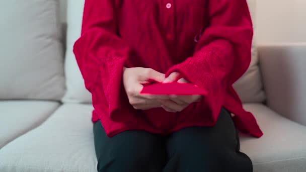 Woman Holding Chinese Red Envelope Money Gift Happy Lunar New — Vídeo de Stock