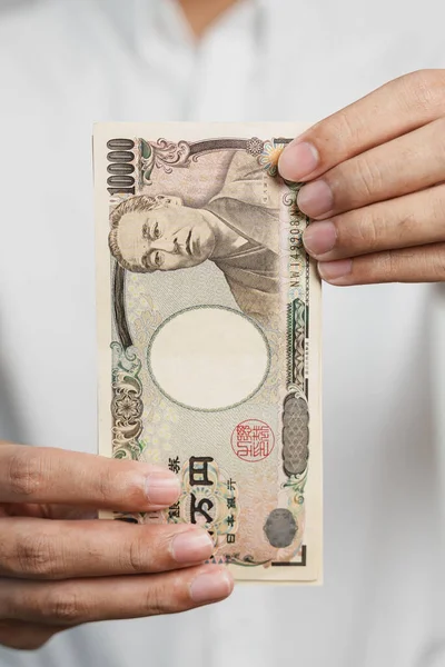 Человек Держит Руках Японскую Пачку Банкнот Йены Тысяча Иен Япония — стоковое фото