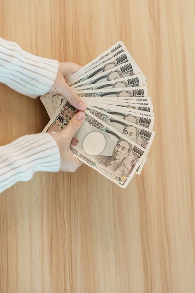 Woman Hand Counting Japanese Yen Banknote Table Background Thousand Yen — 图库照片