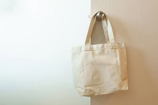 Umweltfreundliche Tasche Hängt Der Tür Canvas Einkaufstasche Zero Waste Mehrweg — Stockfoto