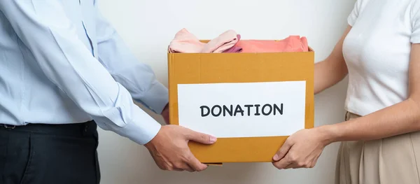 Concepto Donación Caridad Voluntariado Donación Entrega Las Personas Donan Ropa —  Fotos de Stock