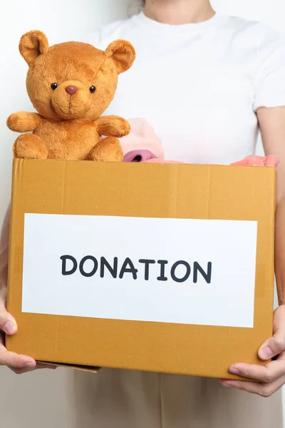 Kid Donation Välgörenhet Volontär Givande Och Leverans Koncept Hand Hålla — Stockfoto