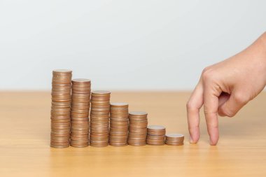 Gelecek Planı, Emeklilik Fonu, Emeklilik Fonu, Yatırım, Zenginlik, Maaş ve Mali Konseptler İçin Para Tasarruf. Büyüme için para sayma ve istifleme düzenlemesi.