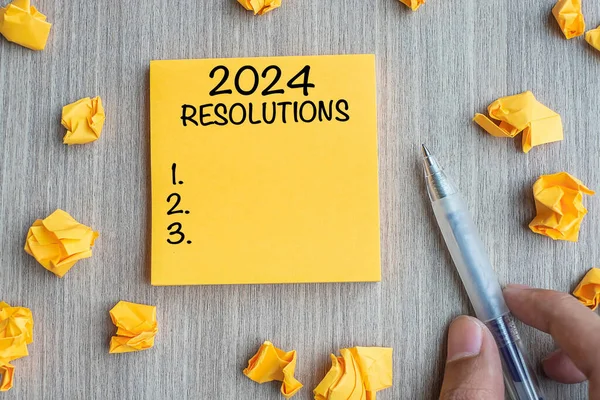 2024 Résolutions Mot Sur Mot Jaune Avec Homme Affaires Tenant — Photo