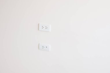 Evde ya da apartmanda elektrik prizi var.