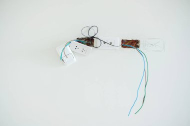 Priz için elektrik kabloları kurulum kabloları. Ev ve konutların yenilenmesi, onarımı ve geliştirilmesi