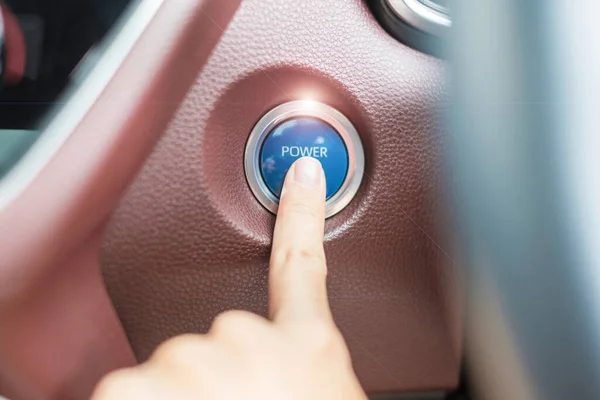 Палець Натискає Кнопку Запалювання Автомобіля Або Двигун Start Всередині Сучасного — стокове фото