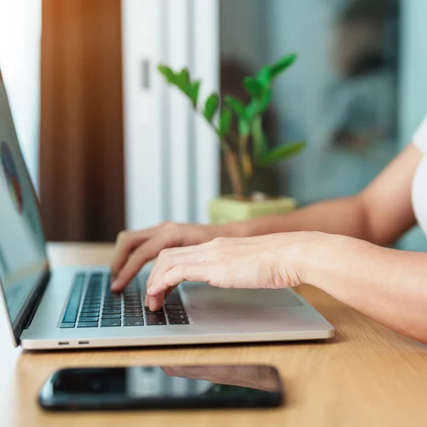 Casual Businesswoman Using Laptop Freelance Woman Typing Keyboard Computer Notebook — Stok fotoğraf