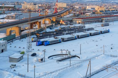 Kar mevsiminde Hakodate tren istasyonundan güzel manzara ve şehir manzarası. Hakodate, Japonya, 7 Şubat 2023