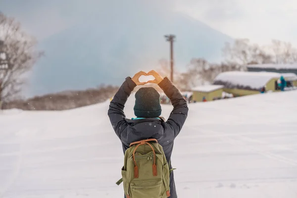 Kvinna Turist Besök Niseko Resenär Tröja Sightseeing Yotei Mountain Med — Stockfoto