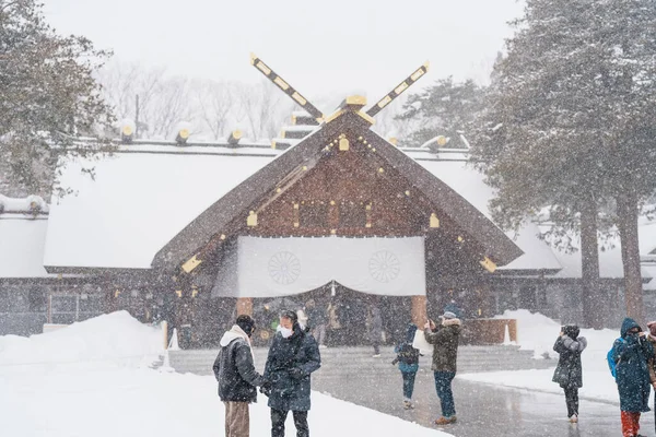 Hokkaido Jingu Tapınağı kış mevsiminde Kar ile Japon Budizm Tapınağı. Japonya 'nın Hokkaido şehrinde önemli ve popüler bir yer. Sapporo, Japonya, 9 Şubat 2023