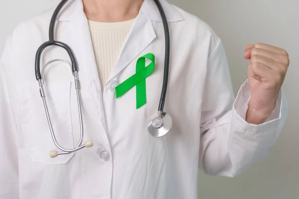 stock image Doctor with green Ribbon for world Mental Health Day, Liver, Gallbladders, bile duct, cervical, kidney Cancer and Lymphoma Awareness month. Healthcare and world cancer day concept