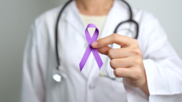 Purple Ribbon Violence Pancreatic Esophageal Testicular Cancer Alzheimer Epilepsy Lupus — Vídeo de Stock