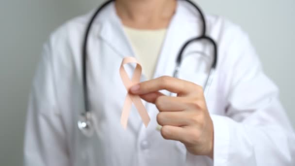 Ροδακινί Κορδέλα Για Μήνα Ευαισθητοποίησης Του Καρκίνου Uterine Σεπτεμβρίου Υγεία — Αρχείο Βίντεο