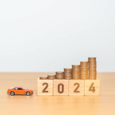 Araç modeli, bozuk para ve otomobil vergisi ile 2024 yıllık blok. Para Tasarruf, Araba Sigortası, Finans, Araç Tamir ve Bakım ve Yeni Yıl Konsepti