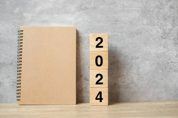 2024 Mulți Ani Notebook Gol Număr Lemn Conceptul Numărătoare Inversă — Fotografie, imagine de stoc