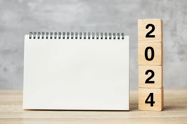 2024 Mulți Ani Notebook Gol Număr Lemn Conceptul Numărătoare Inversă — Fotografie, imagine de stoc