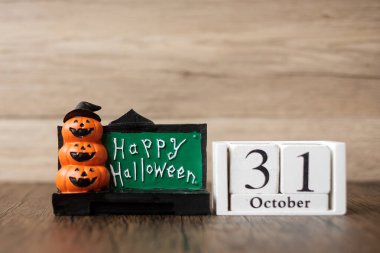 Balkabağı Jack ve 31 Ekim takvimi ile Cadılar Bayramı 'nız kutlu olsun. Trick or Threat, Hello October, güz, şenlik, parti ve tatil konsepti