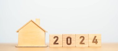 Ev modeliyle 2024 blok. gayrimenkul, ev kredisi, vergi, yatırım, finans, tasarruf ve yeni yıl kararı kavramları