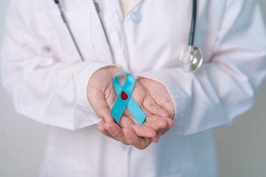 Blue November Diyabet ve Prostat Kanseri Farkındalığı Ayı, Blue Ribbon 'la birlikte insanların yaşam ve hastalıklarını desteklemek için hastaneye kaldırılan doktor. Sağlık Hizmetleri, Uluslararası Erkekler, Baba ve Dünya Kanser Günü