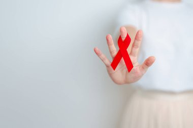 Aralık ayı için kırmızı kurdeleli kadın bağışıklık yetmezliği sendromu, çoklu miyelom kanseri farkındalığı ayı ve Ulusal Kırmızı Kurdele haftası. Sağlık ve dünya kanser günü konsepti
