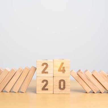 2024 yılında masaya düşen engeller, Risk Yönetimi, durgunluk, iş finans, Çözüm, strateji, hedef, Yeni Yıl planlama ve enflasyon ekonomisi kavramları