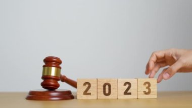 2024 blok, Yargıç Gavin 'in masasında. Hukuk, avukat, yargı, adalet açık artırması ve teklif konsepti