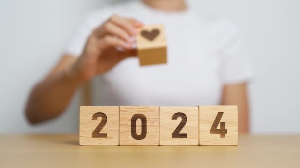 Szczęśliwego Nowego Roku 2024 Blokiem Serca Opiekę Zdrowotną Miłość Dawstwo — Wideo stockowe