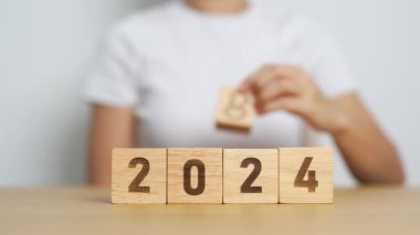 2024 blok ve yapboz simgesi. İş Süreci, Takım Çalışması, Hedef, Görev, Çözünürlük, Strateji, Plan, Eylem, Ortaklık ve Yeni Yıl Başlangıcı