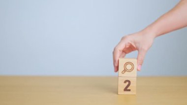 2024 blok ve büyüteç simgesi. SEO, Arama Motoru İyimserleştirme, işe alım, Reklam, Fikir, Strateji, Pazarlama, Anahtar Sözcük, İçerik ve Yeni Yıl Başlangıç kavramları