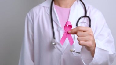 Pembe Ekim Göğüs Kanseri Bilinci Ayı, Pembe Kurdeleli doktor, insanların hayatını ve hastalıklarını desteklemek için hastanede. Ulusal Kanserden kurtulanlar ayı, Anne ve Dünya Kanser Günü konsepti