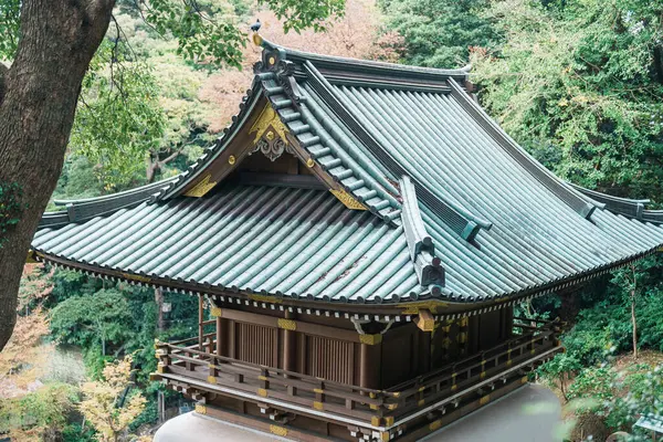 Enoshima Tapınağı. Tokyo yakınlarındaki turistler için önemli ve popüler bir yer. Kanagawa, Japonya, 16 Kasım 2023