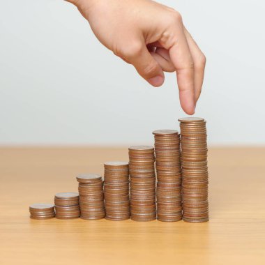 Gelecek Planı, Emeklilik Fonu, Emeklilik Fonu, Yatırım, Zenginlik, Maaş ve Mali Konseptler İçin Para Tasarruf. Büyüme için para sayma ve istifleme düzenlemesi.