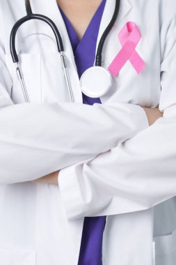 Pembe Ekim Göğüs Kanseri Bilinci Ayı, Pembe Kurdeleli kadın doktor, insanların hayatını ve hastalıklarını desteklemek için hastanede. Ulusal Kanserden kurtulanlar ayı, Anne ve Dünya Kanser Günü konsepti