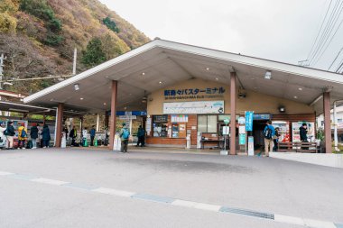 Shinshimashima istasyonu, Japonya 'nın Nagano eyaletinin Matsumoto şehrinde yer alan ve özel demiryolu şirketi Alpico Kotsu tarafından işletilen bir tren istasyonudur. Nagano, Japonya, 12 Kasım 2023