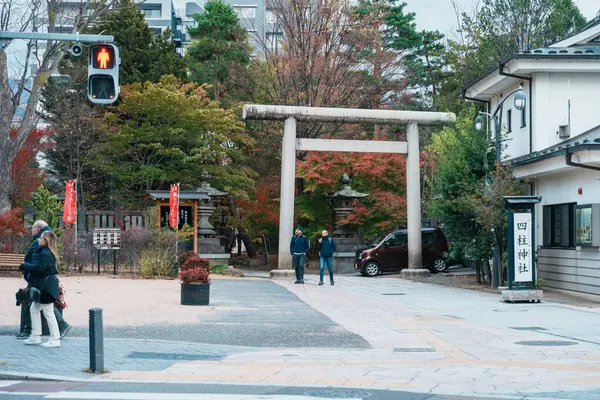 stock image Tourists sightseeing Yohashira Shrine in Autumn season, near Nawate Street or Frog shopping Street in Matsumoto. Landmark and popular for tourist attraction. Nagano prefecture, Japan, 12 November 2023