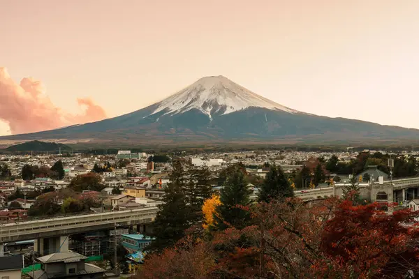 stock image Mount Fuji view in Autumn season, colorful fall foliage leaves at Chureito Pagoda, Yamanashi, Japan. Landmark for tourists attraction. Japan Travel, Destination, Vacation and season change concept