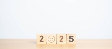 Üzgün yüzlü 2025 yılınız kutlu olsun. Memnuniyet, geri bildirim, eleştiri, akıl sağlığı, ekolojik sürdürülebilir ve kötü yıl kavramı