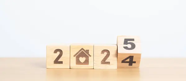 2024 'ün sonunda, Ev ve Kalp bloğuyla mutlu yıllar 2025' e. Mülk yatırımı, Ev İpoteği, Emlak vergisi, Evsizler, Bağış, Mali ve Mutlu Aile Kavramları