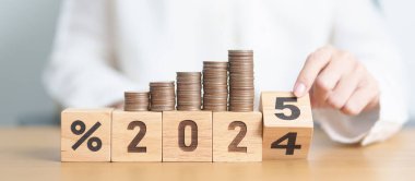 2024 'ten 2025' e kadar bozuk para yüzdesiyle yeni yıl. Faiz oranı, GSYİH, borsa, finans, deflasyon ve enflasyon, mortgage, borç, kredi ve ekonomik durgunluk