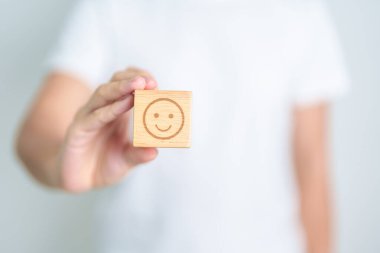 Kadın: Mutlu Gülümseme Yüzü, Ruh Sağlığı Değerlendirmesi, Psikoloji, Sağlık Değerlendirmesi, Geri bildirim, Müşteri Değerlendirmesi, Deneyim, Memnuniyet Anketi, Olumlu Düşünme ve Dünya Akıl Sağlığı Günü