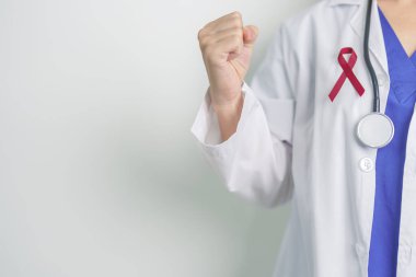 Mart ayı için Burgundy Red Ribbon 'ın doktoru çoklu miyelom kanseri ve Aralık ayı AIDS farkındalığı. Sağlık ve dünya kanser günü konsepti