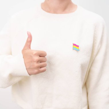 Panseksüel Görüş Günü ve Panromantik Mayıs Farkındalık Günü ve LGBT gurur ayı konsepti. Lezbiyen, Gey, Biseksüel, Transseksüel ve Evlilik Eşitliği için pembe, sarı ve mavi kalp şeklinde el ele tutuşuyoruz. 