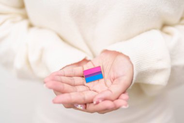 Biseksüellik Kutlama Günü ve LGBT gurur ayı, LGBTQ veya LGBTQIA konsepti. Lezbiyen, Gey, Biseksüel, Transseksüel, Eşcinsel, Panseksüel, Evlilik Eşitliği Yasası için el ele tutuşmalar