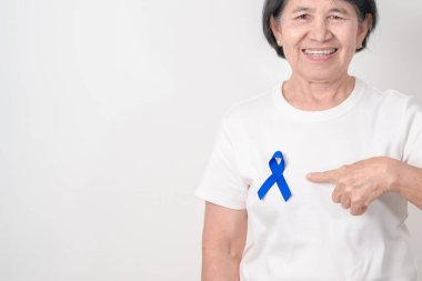 Koyu mavi ya da lacivert kurdeleli yaşlılar March Colectal ve Colon Cancer Awareness ayı, May Arthritis farkındalığı, July Juvenile artrit ve Childhood konsepti için. Sağlık ve Dünya Kanser Günü